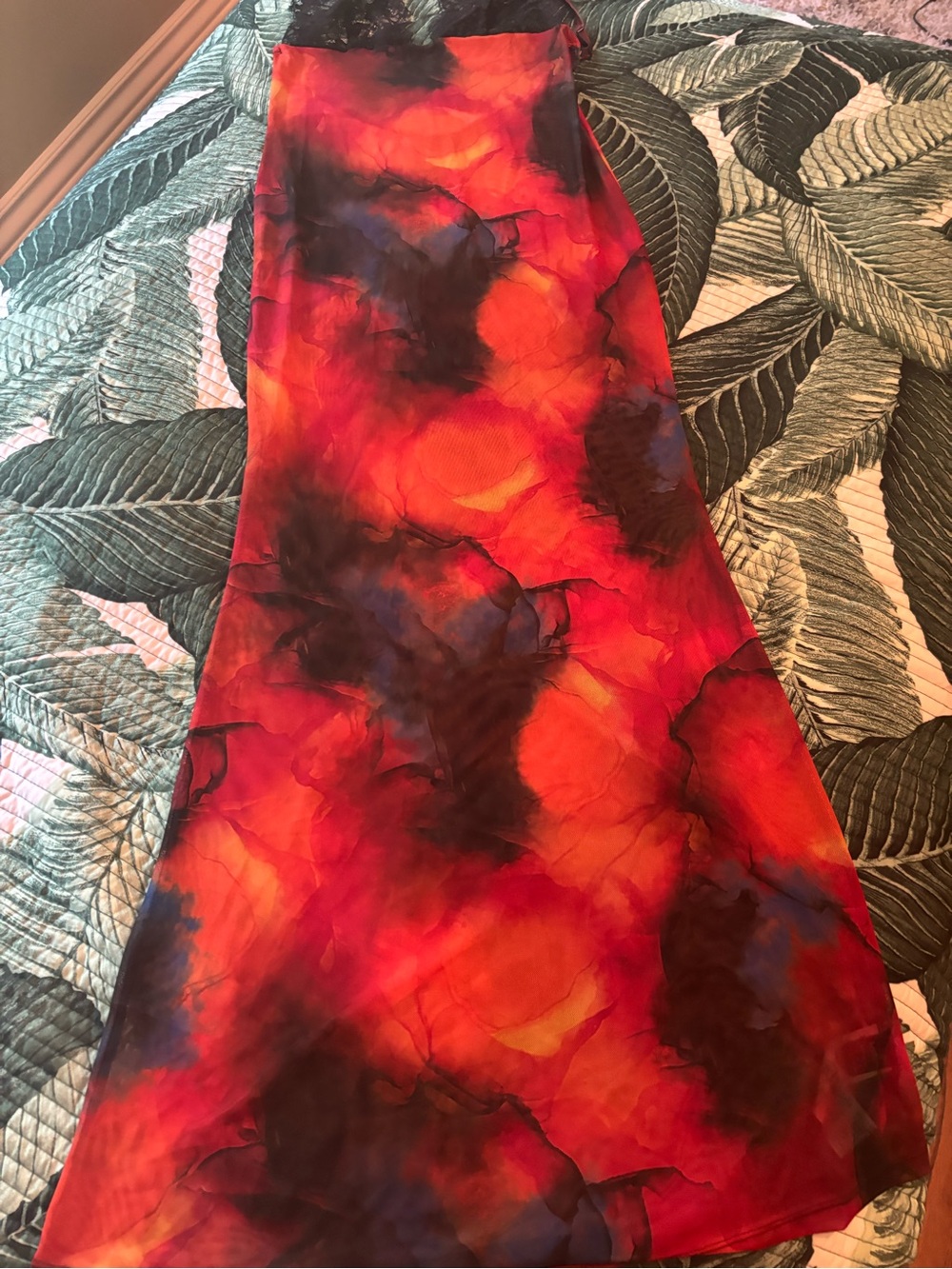 Shein
Tie-Dye Red & Black Maxi Skirt - Unbranded